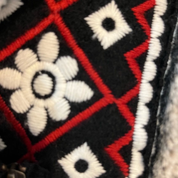 Like New ISLANDIC DESIGN beautiful coat/jacket sz M $350 - Picture 5 of 16